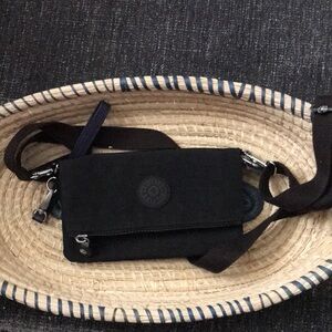 EUC Kipling Money and card wallet. Full zip and snaps. Black. Cross body strap.